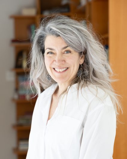 Portrait de face de Marie-Josée Legris
