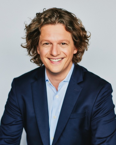 Piere-Yves McSween, comptable, animateur télé, chroniqueur et conférencier